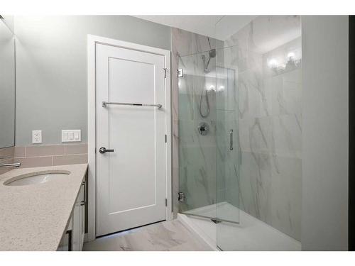 112-8530 8A Avenue Sw, Calgary, AB - Indoor Photo Showing Bathroom