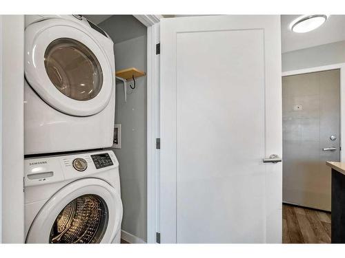 112-8530 8A Avenue Sw, Calgary, AB - Indoor Photo Showing Laundry Room