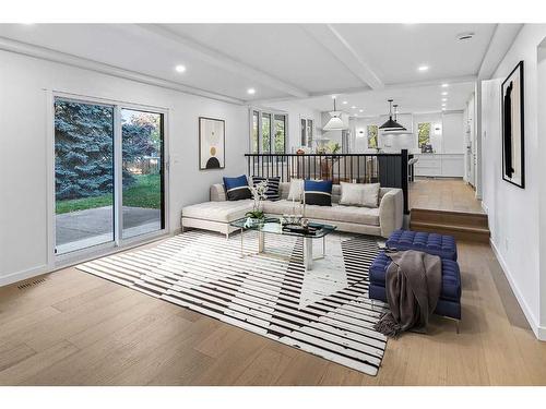 732 Willard Road Se, Calgary, AB - Indoor Photo Showing Living Room