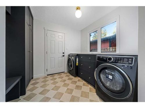 732 Willard Road Se, Calgary, AB - Indoor Photo Showing Laundry Room