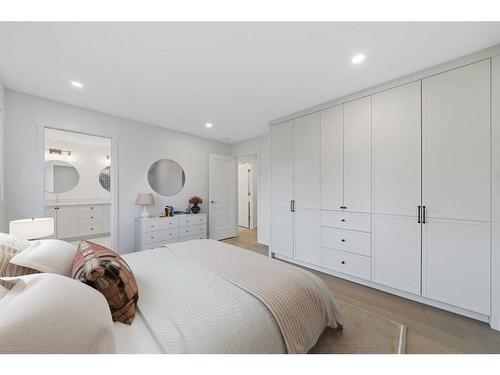 732 Willard Road Se, Calgary, AB - Indoor Photo Showing Bedroom