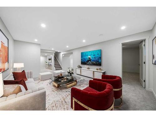 732 Willard Road Se, Calgary, AB - Indoor Photo Showing Living Room