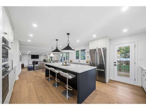 732 Willard Road Se, Calgary, AB - Indoor Photo Showing Kitchen With Upgraded Kitchen