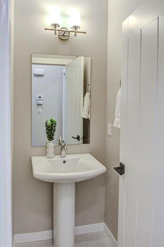 100 Sage Bluff Close Nw, Calgary, AB - Indoor Photo Showing Bathroom