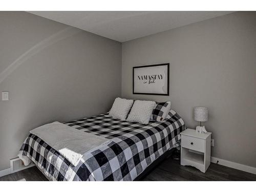 100 Sage Bluff Close Nw, Calgary, AB - Indoor Photo Showing Bedroom