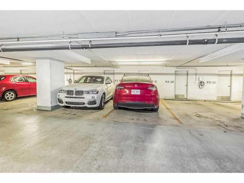 2500-817 15 Avenue Sw, Calgary, AB - Indoor Photo Showing Garage