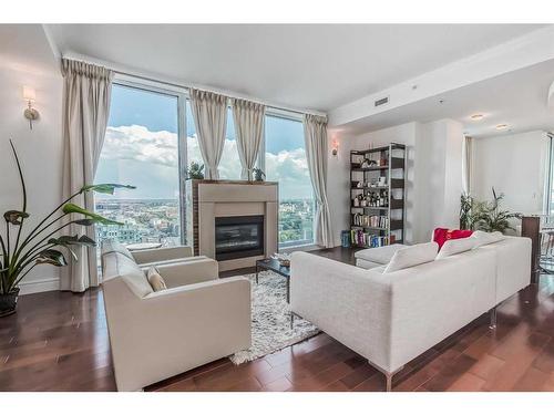 2500-817 15 Avenue Sw, Calgary, AB - Indoor Photo Showing Living Room With Fireplace