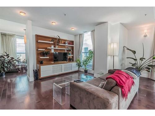 2500-817 15 Avenue Sw, Calgary, AB - Indoor Photo Showing Living Room