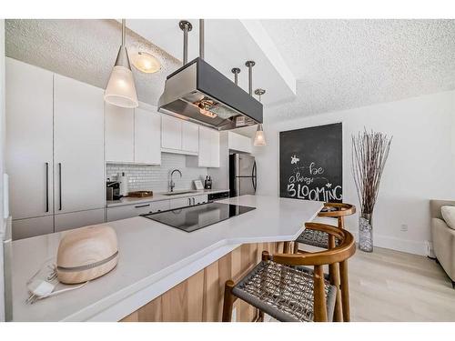 106-505 19 Avenue Sw, Calgary, AB - Indoor Photo Showing Kitchen With Upgraded Kitchen