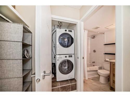 106-505 19 Avenue Sw, Calgary, AB - Indoor Photo Showing Laundry Room