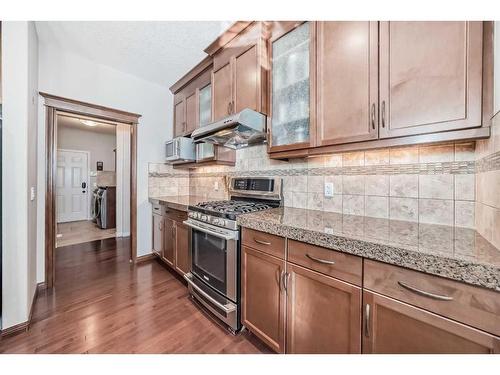 170 Crestmont Drive Sw, Calgary, AB - Indoor Photo Showing Kitchen