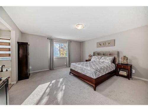 170 Crestmont Drive Sw, Calgary, AB - Indoor Photo Showing Bedroom