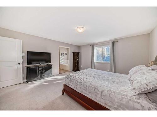 170 Crestmont Drive Sw, Calgary, AB - Indoor Photo Showing Bedroom