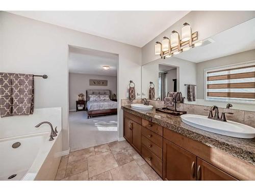 170 Crestmont Drive Sw, Calgary, AB - Indoor Photo Showing Bathroom