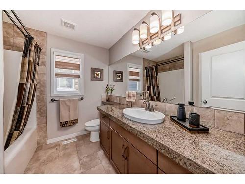 170 Crestmont Drive Sw, Calgary, AB - Indoor Photo Showing Bathroom