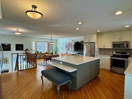 20 Ventura Road Ne, Calgary, AB - Indoor Photo Showing Kitchen