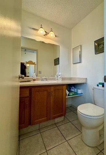 20 Ventura Road Ne, Calgary, AB - Indoor Photo Showing Bathroom