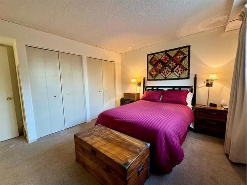 20 Ventura Road Ne, Calgary, AB - Indoor Photo Showing Bedroom