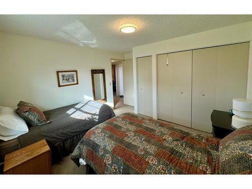 20 Ventura Road Ne, Calgary, AB - Indoor Photo Showing Bedroom