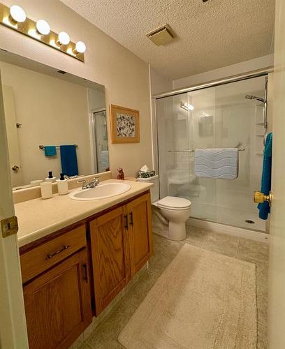 20 Ventura Road Ne, Calgary, AB - Indoor Photo Showing Bathroom