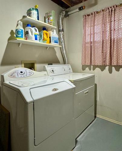 20 Ventura Road Ne, Calgary, AB - Indoor Photo Showing Laundry Room