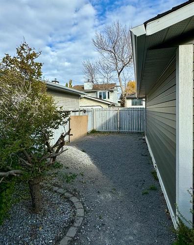 20 Ventura Road Ne, Calgary, AB - Outdoor