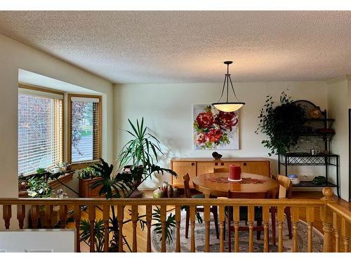 20 Ventura Road Ne, Calgary, AB - Indoor Photo Showing Dining Room