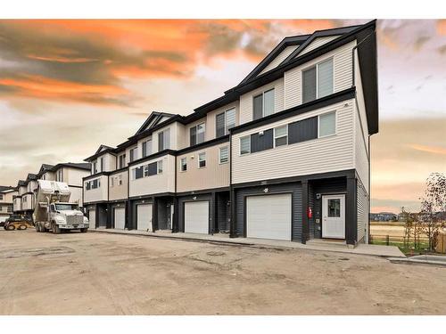 210 Corner Meadows Square Ne, Calgary, AB - Outdoor