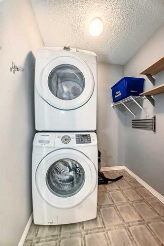 312-345 Rocky Vista Park Nw, Calgary, AB - Indoor Photo Showing Laundry Room