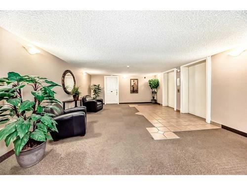 312-345 Rocky Vista Park Nw, Calgary, AB - Indoor Photo Showing Other Room