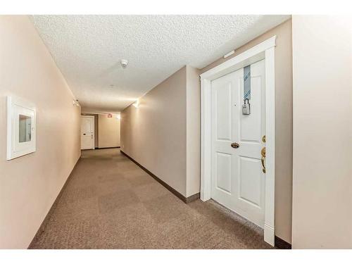 312-345 Rocky Vista Park Nw, Calgary, AB - Indoor Photo Showing Other Room