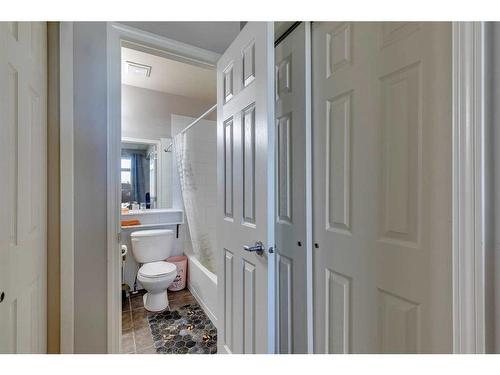 403-5720 2 Street Sw, Calgary, AB - Indoor Photo Showing Bathroom