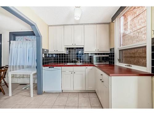 2906 17 Street Sw, Calgary, AB - Indoor Photo Showing Kitchen With Double Sink