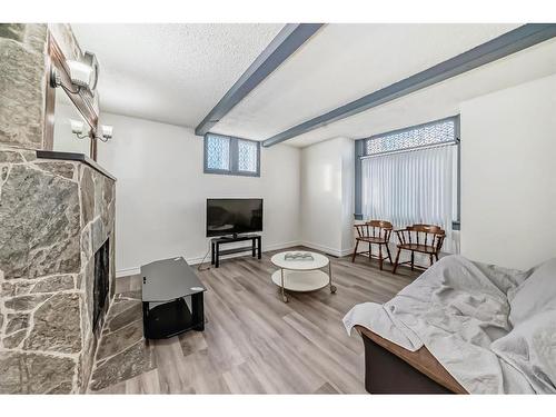 2906 17 Street Sw, Calgary, AB - Indoor Photo Showing Other Room