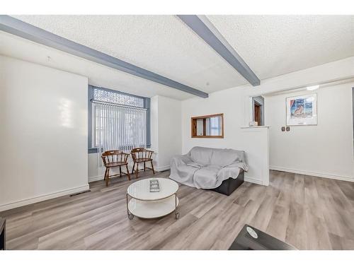 2906 17 Street Sw, Calgary, AB - Indoor Photo Showing Living Room