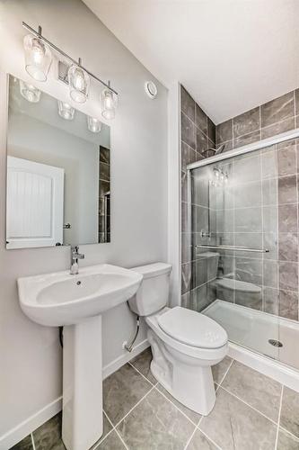 134 Wolf Creek Park Se, Calgary, AB - Indoor Photo Showing Bathroom