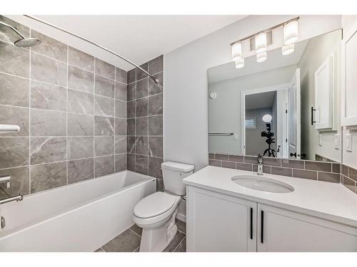 134 Wolf Creek Park Se, Calgary, AB - Indoor Photo Showing Bathroom