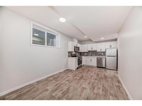 134 Wolf Creek Park Se, Calgary, AB - Indoor Photo Showing Kitchen