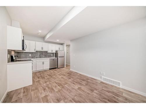 134 Wolf Creek Park Se, Calgary, AB - Indoor Photo Showing Kitchen