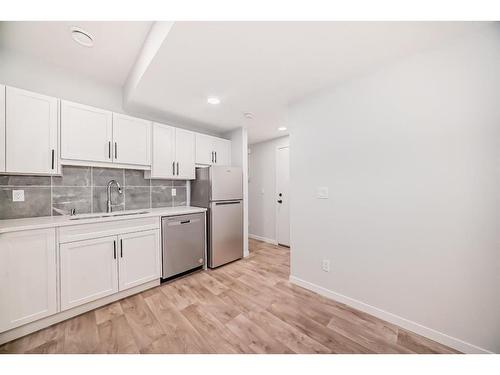 134 Wolf Creek Park Se, Calgary, AB - Indoor Photo Showing Kitchen