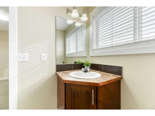 263 Ranch Ridge Meadow, Strathmore, AB - Indoor Photo Showing Bathroom