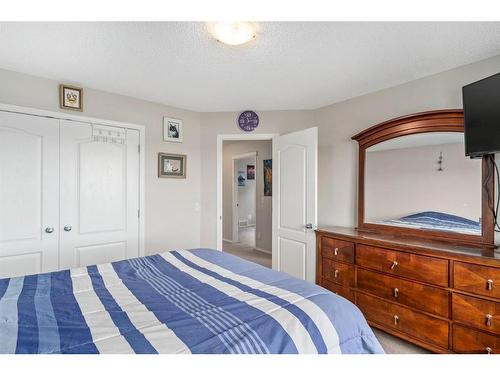 121 Saddlecrest Way Ne, Calgary, AB - Indoor Photo Showing Bedroom