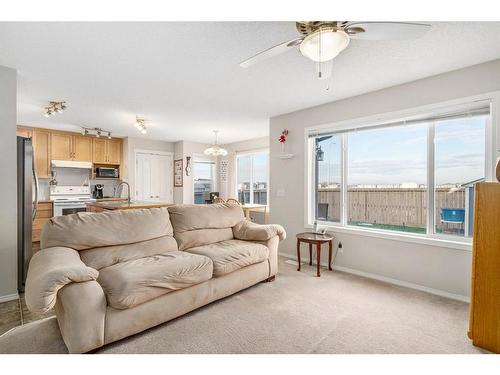 121 Saddlecrest Way Ne, Calgary, AB - Indoor Photo Showing Living Room