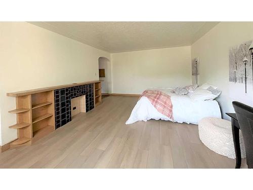 No.-1805 16 Street Sw, Calgary, AB - Indoor Photo Showing Bedroom