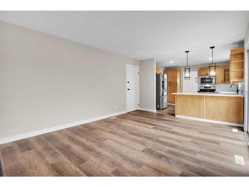 115 Bracewood Way Sw, Calgary, AB - Indoor Photo Showing Kitchen