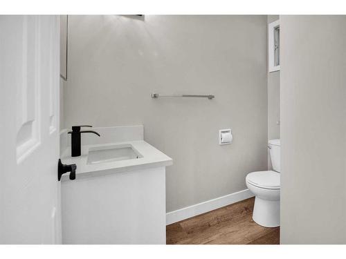 115 Bracewood Way Sw, Calgary, AB - Indoor Photo Showing Bathroom