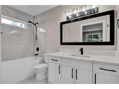 115 Bracewood Way Sw, Calgary, AB - Indoor Photo Showing Bathroom