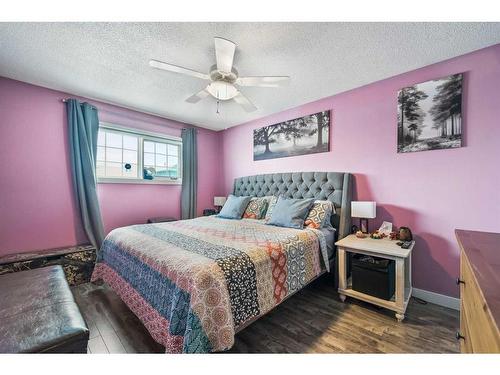 48 Sandpiper Way Nw, Calgary, AB - Indoor Photo Showing Bedroom