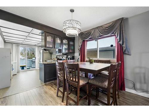 48 Sandpiper Way Nw, Calgary, AB - Indoor Photo Showing Dining Room