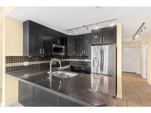 1001-1410 1 Street Se, Calgary, AB - Indoor Photo Showing Kitchen With Stainless Steel Kitchen With Double Sink With Upgraded Kitchen